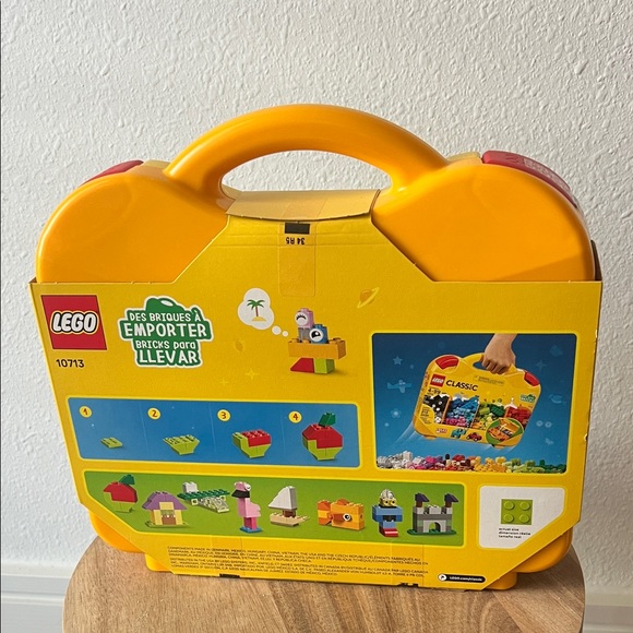 LEGO Classic Creative Suitcase - Picture 2 of 3